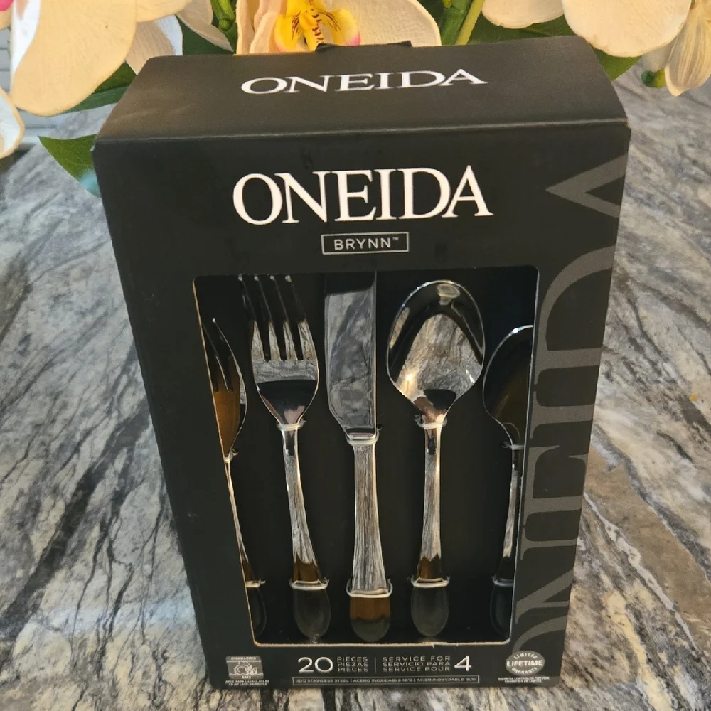 Oneida Brynn 20-Piece Flatware Set - Silver - Picture 1 of 2